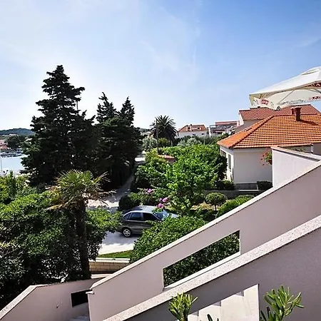 Lägenhet In With Sea View, Terrace, Air Conditioning, Wifi 3617-2 Poljana (Ugljan)