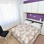 Daire In With Sea View, Terrace, Air Conditioning, Wifi 3617-2 Poljana (Ugljan)