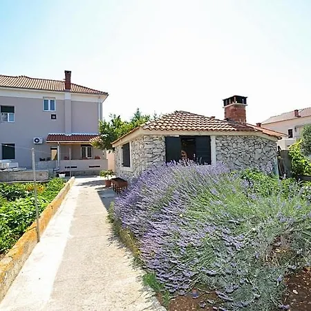 Daire In With Sea View, Terrace, Air Conditioning, Wifi 3617-2 Poljana (Ugljan)